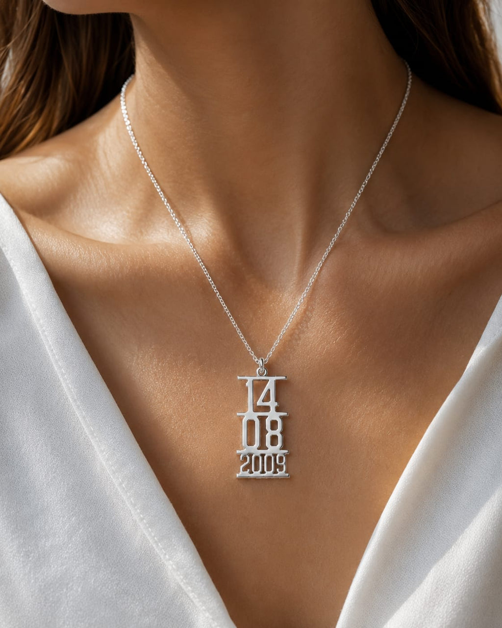 Gümüş Tarih Kolye – Kişiye Özel Anlamlı Tarih Kolyesi
